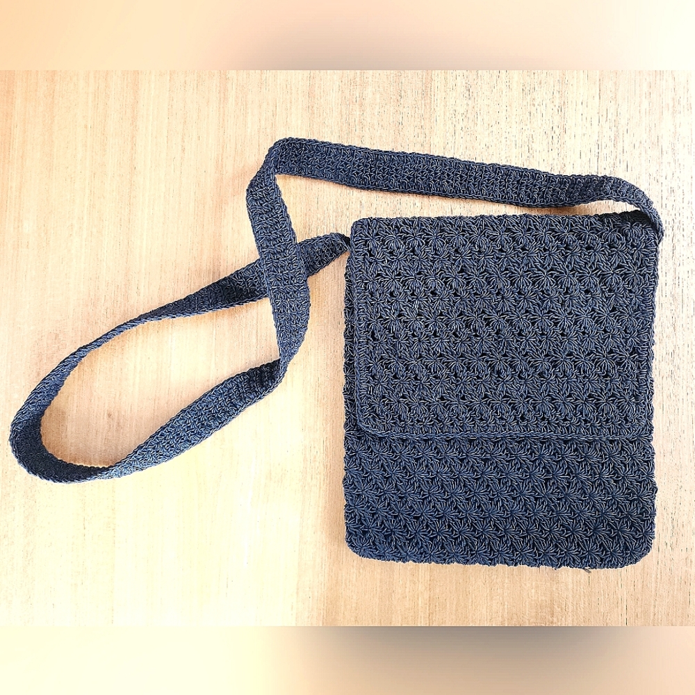 Vintage Mivida knit crochet black purse faux leather lining zippered 90s y2k